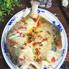 清蒸黄鱼的做法-咸鲜味蒸菜谱