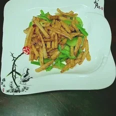 干煸藕条的做法-咸鲜味炸菜谱
