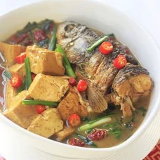 豆腐炖鱼头的做法-家常味炖菜谱